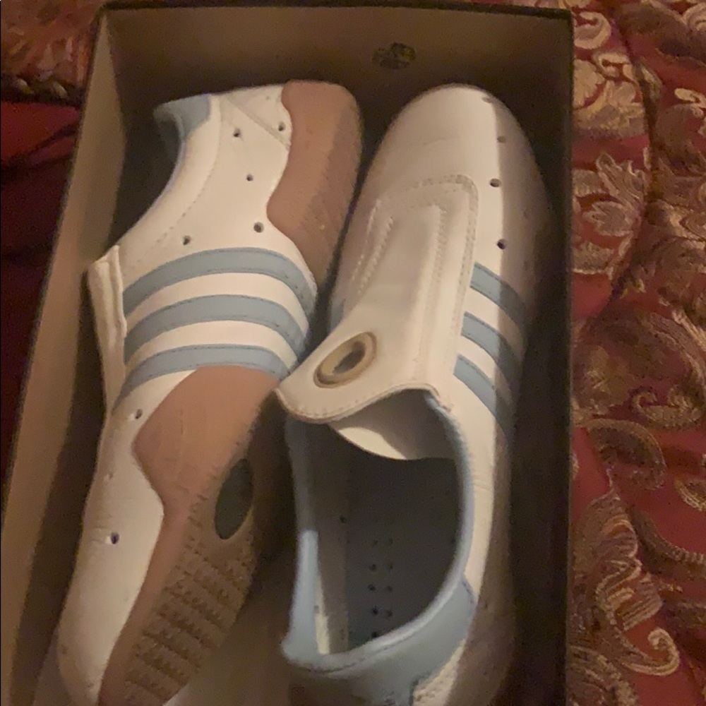 athletic shoe